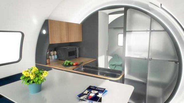 Идеята за 3XC е родена, за да развие концепцията за каравана и ремарке. Клетката всъщност се монтира директно върху шасито на избрания ван, който задължително трябва да е кабина с плоска задна рама, като Fiat Ducato например. Двете телескопични страни се управляват електрически и се поддържат от всеки край от подсилващи рамена, подобни на стоманените крака на мобилните кранове.